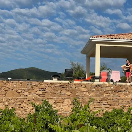 Casa de Férias L'esquirol With View And Pool
