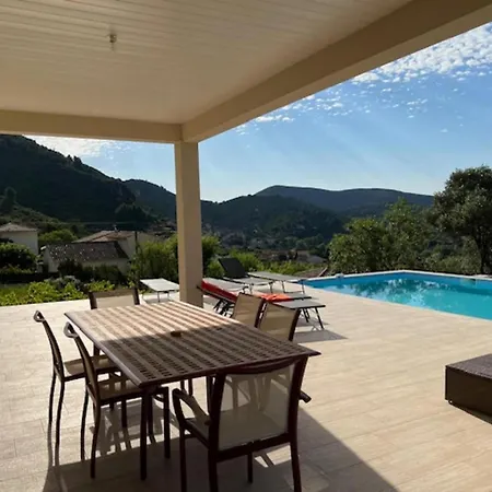 L'esquirol With View And Pool Holiday home *